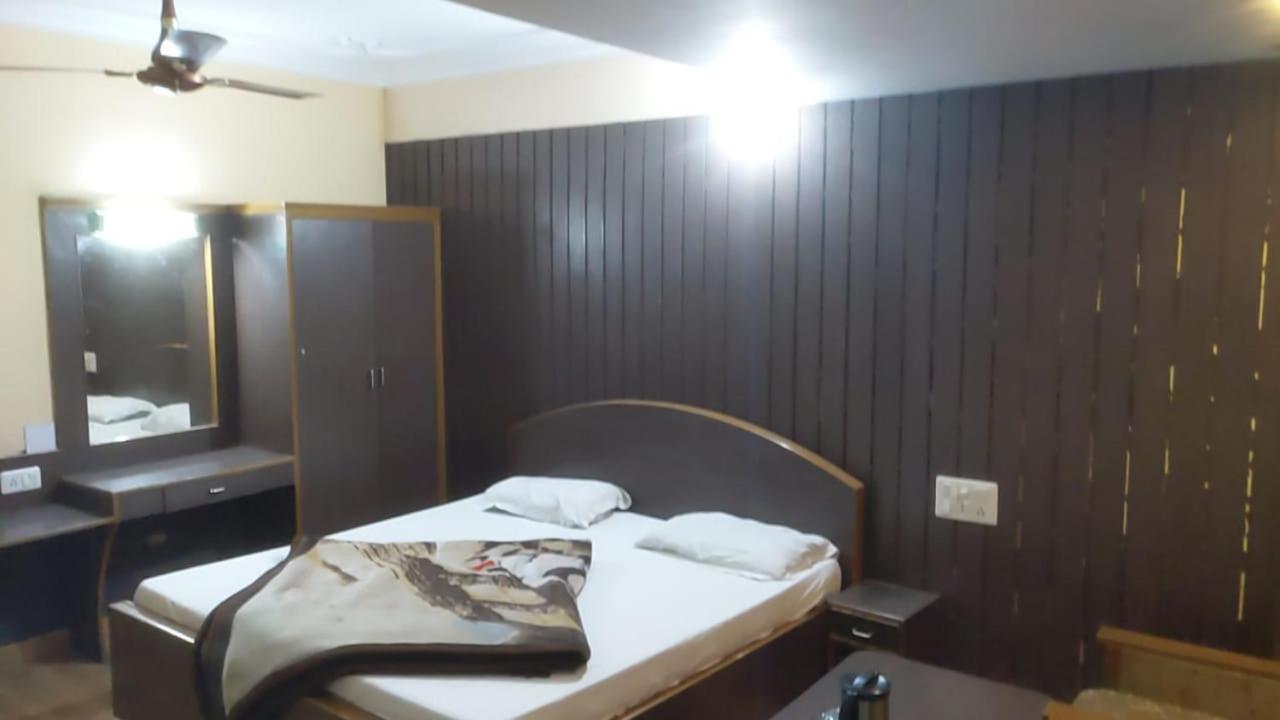 Hotel Raj Deluxe Haridwar Exterior photo